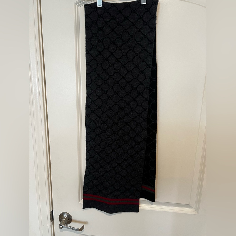 Authentic Gucci Scarf 
Great Condition 
No Wear No Tear